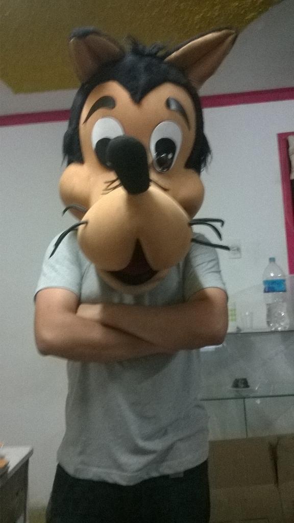 manolo_ae's tweet photo. Soy el lobooooo y me como a caperusaaa jajjaja @BrenZevallos  mi amor te acuerdas la fotito jiji http://t.co/XC6JQHdLBD