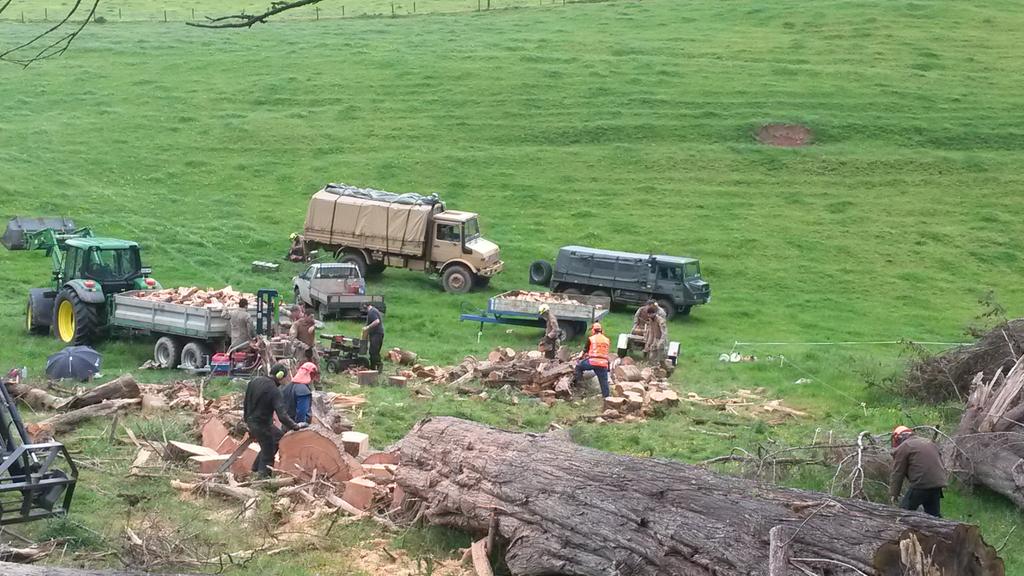 Big thanks to the @NZArmy for helping with the Eltham lions club community project during their operation in the naki