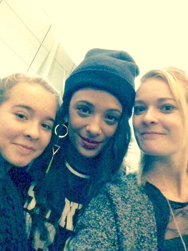 MaevaAllary's tweet photo. @charlybellmusic @b_lysiane               Au tooop :)
#jsuisjusteunemeufcool 😘 http://t.co/sHm8Ubm5Sf