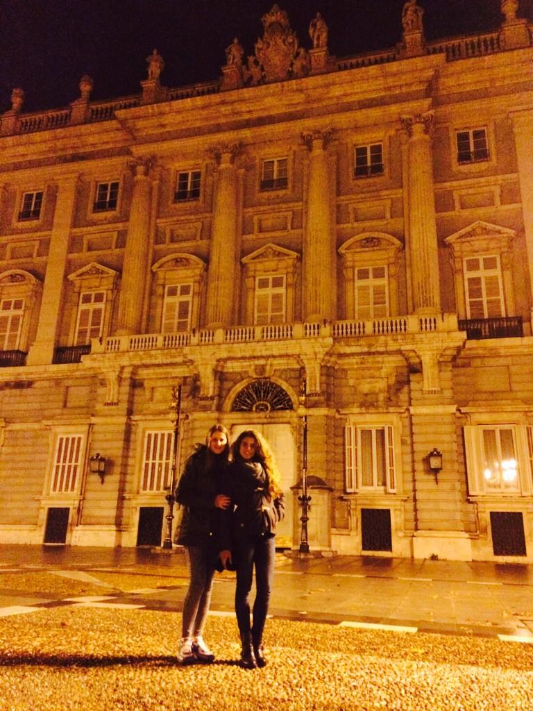 ursulalluch's tweet photo. "@1directmaria: buen paseo nocturno por Madrid 😻😻 http://t.co/OUZEVWFfaL"