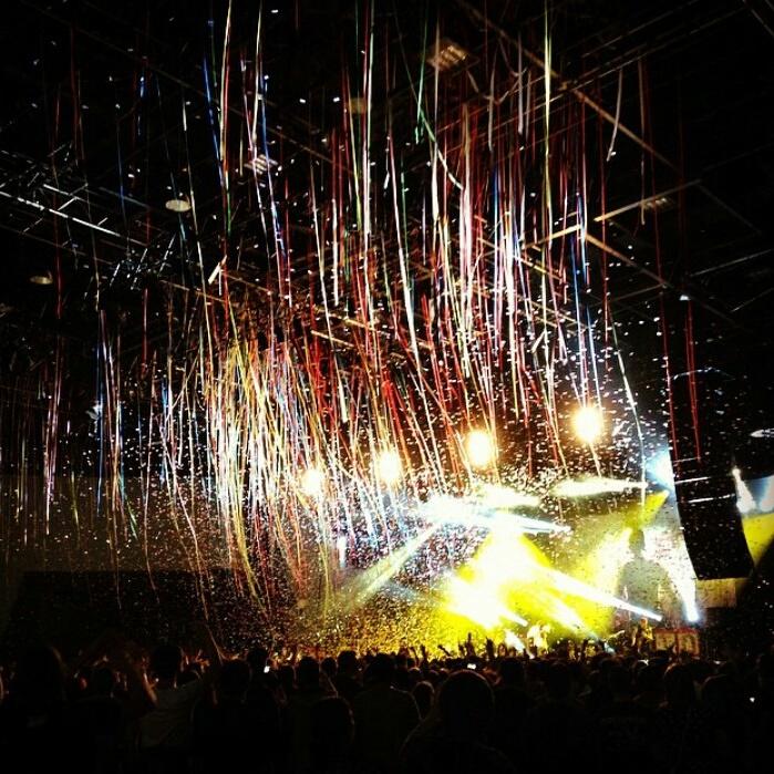 adtr's tweet photo. Awesome time in Plymouth! Photo from Ryan Morris #allsignspointtobritain http://t.co/cy4dmC1COY