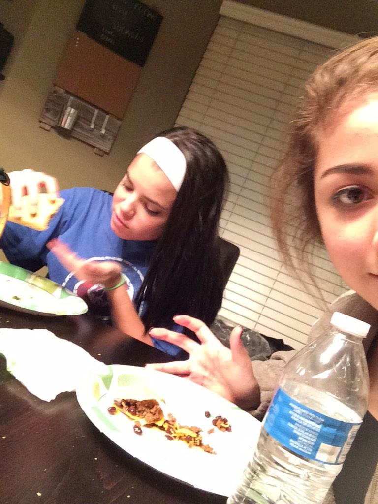 celestedc97_'s tweet photo. eatin tacos with my day one cholo #cholonation #mexico @CH14_ http://t.co/mPn8GZgDqO