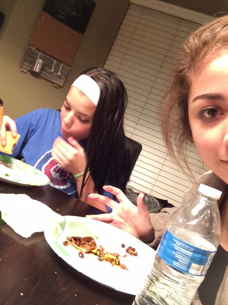celestedc97_'s tweet photo. eatin tacos with my day one cholo #cholonation #mexico @CH14_ http://t.co/mPn8GZgDqO