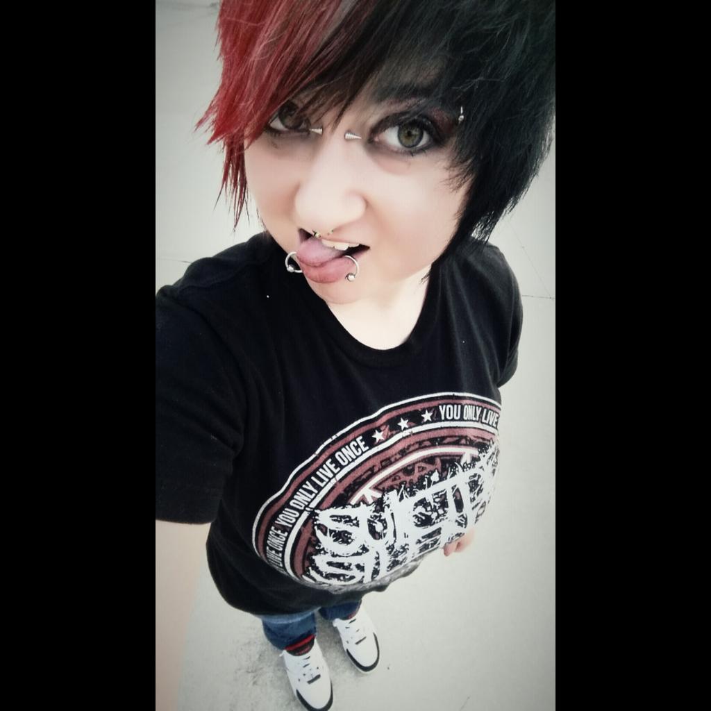 ChristyyCadaver's tweet photo. #emo #emogirl #scenegirl #scenequeens #scenemodeling #scenebabe #sceneshoutout #scenebangs #scenechick #scenefashion http://t.co/Ao2MMThkXv
