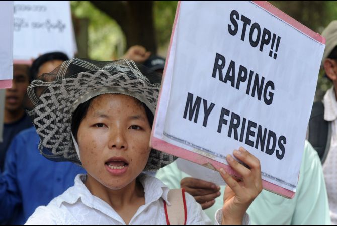 OpRohingya's tweet photo. She has a message that needs heard #ObamaInMyanmar @USEmbassyBurma #Kachin #Burma #Myanmar http://t.co/eUh6tG21wX