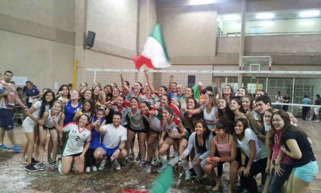 ItalianoVoley's tweet photo. Mayores fem:  Campeonas y Ascenso a Div de Honor. 
Honor Tano.
Entraron en la Historia del Club.
Marcelo Devoto!!! http://t.co/YP0DSQclga