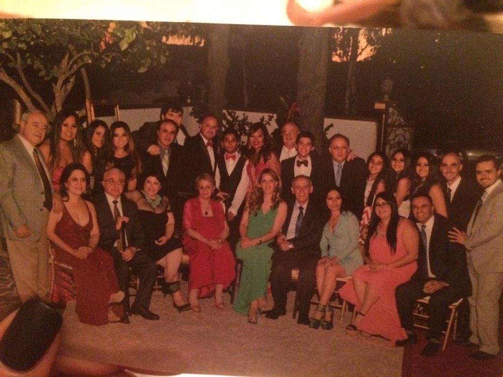 YvetteNouri's tweet photo. Meet my crazy, dysfunctional family β€οΈ #stillmissingafew http://t.co/Rxz4NGdFmU