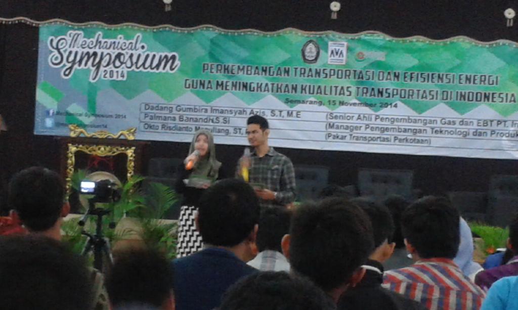 mechsymposium14's tweet photo. 09.13 #Mechsymposium14 dibuka oleh MC kita yang Cantik Dan cakep , yuk yg belum merapat Mari merapat @infoUNDIP http://t.co/nDU5bBAB1Z