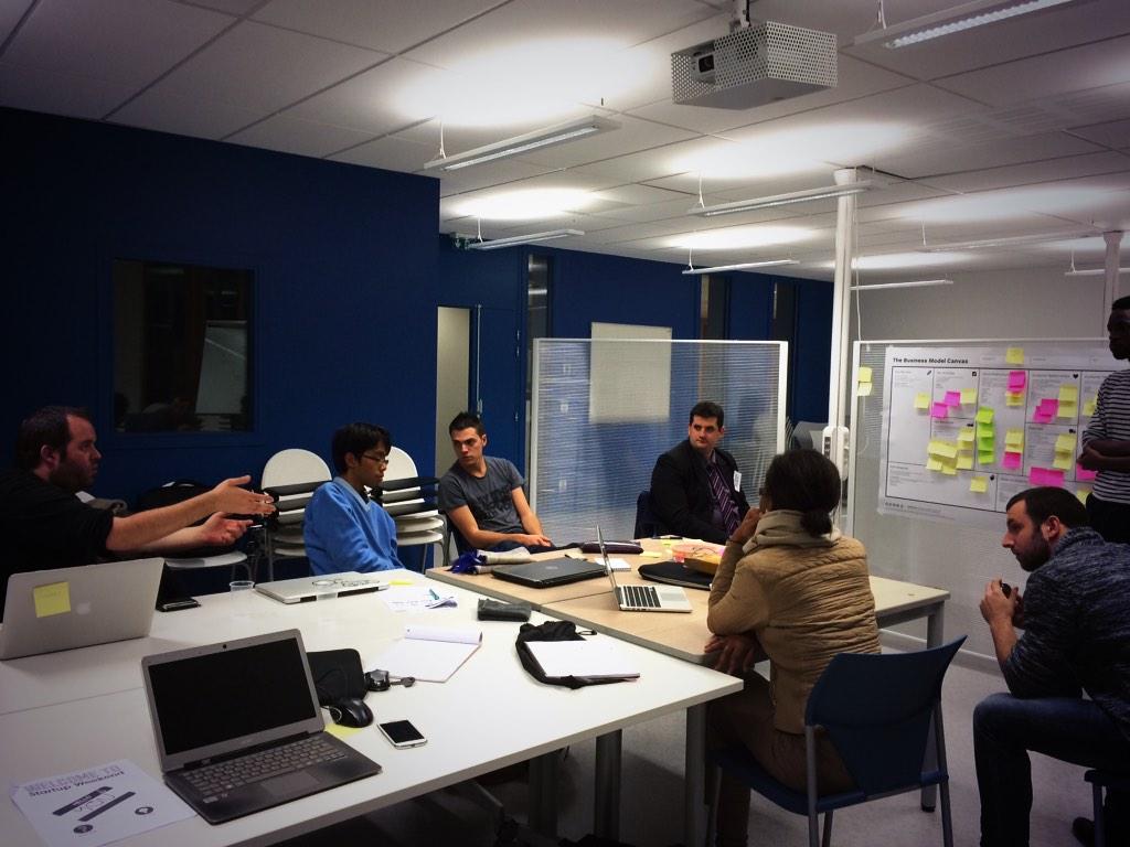 SWCompiegne's tweet photo. Les mentors en action : @cedricdebacq et @LEOFOLDLoic sont sur le coup ! #swcompiegne http://t.co/ceaIqmwGpl