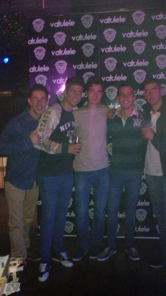 javimariin's tweet photo. Viernes de tranquis con estos seres http://t.co/c4EVVhCerq