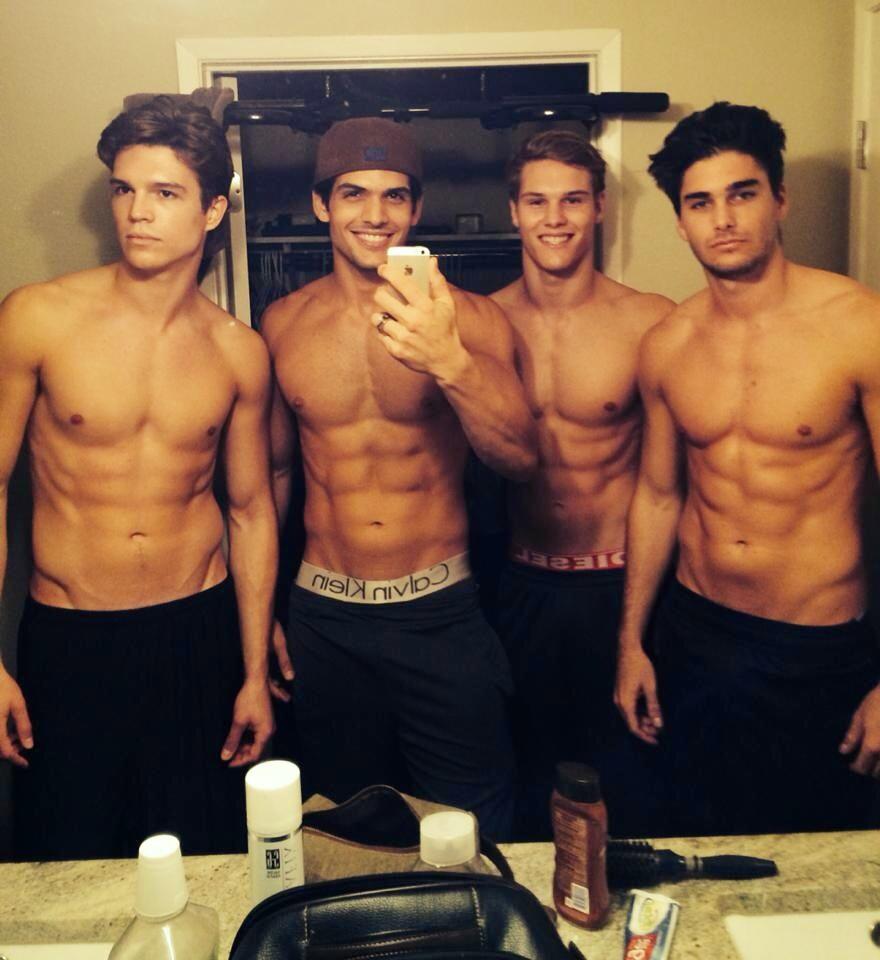 RadicalThatB's tweet photo. #Good2bFit #hotties #fitdudes #studs http://t.co/nBWBjp0jtp