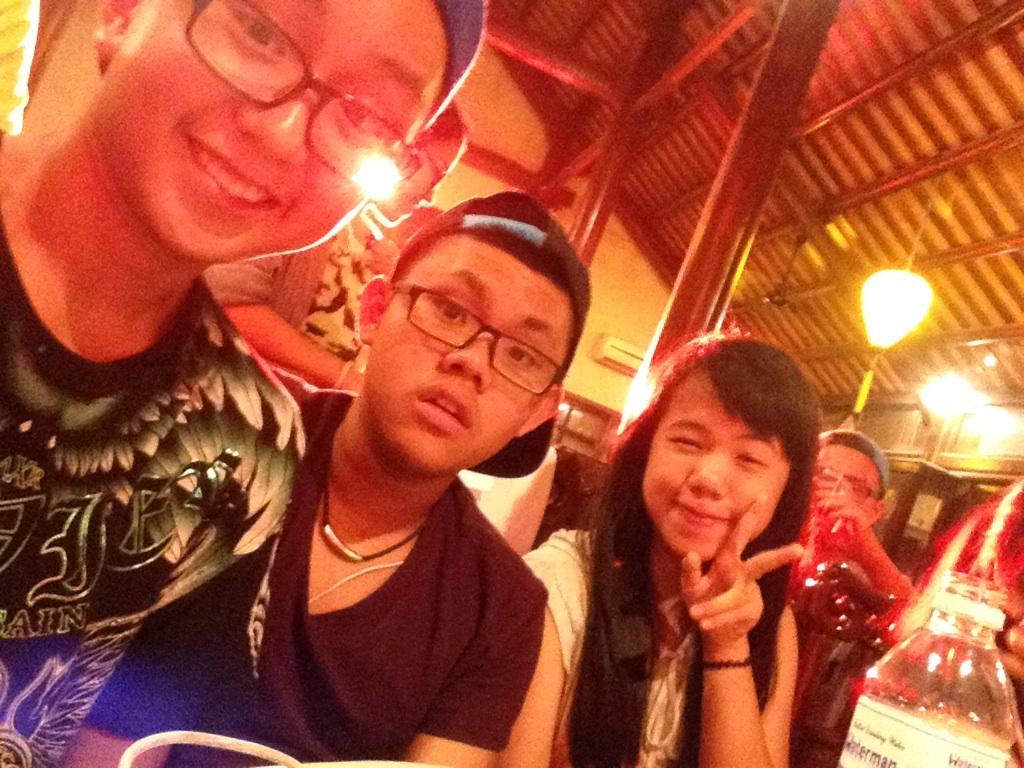 davidpham2662's tweet photo. Karaoke night!!! 🎶🎤🎼 @gweenng @lvqphat #aishoian14 http://t.co/dluywpgsnf