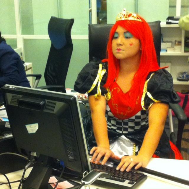 PublicLibrarySG's tweet photo. Guess what the Queen of Hearts' day job is! #librarysg #CustomerAppreciationDay #centralPL http://t.co/uMpVYjU0ju
