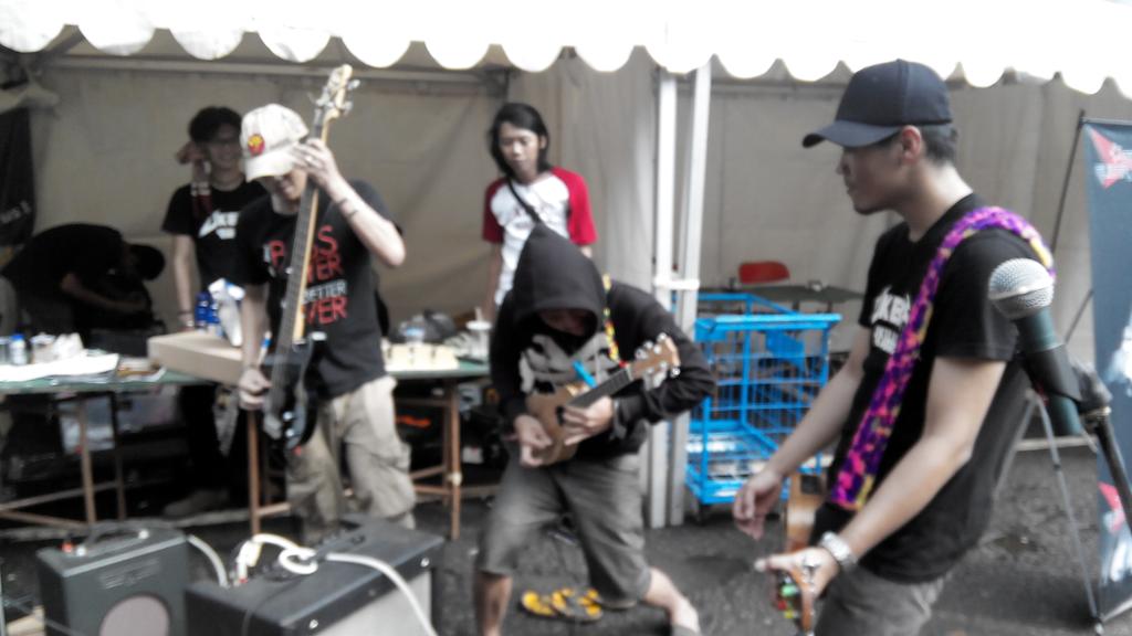 IBF_Bandung's tweet photo. Jamming with Bandung Guitar Talend at @MahaFest http://t.co/tqfkMtf20d