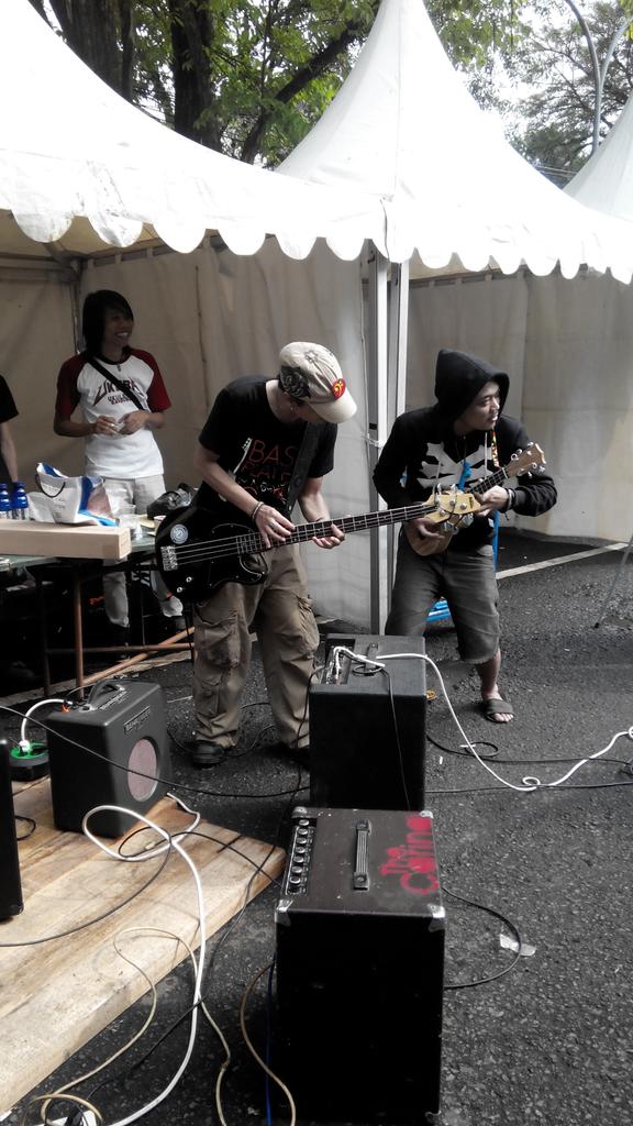 IBF_Bandung's tweet photo. Jamming with Bandung Guitar Talend at @MahaFest http://t.co/tqfkMtf20d