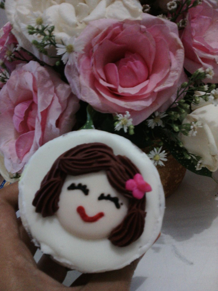 Gerimis gerimis enaknya cup cake duluu