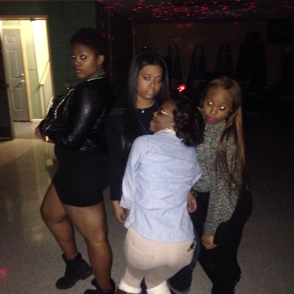 Glinn_Feverrr's tweet photo. Need a bad bitch ❓ Let me call a few 😜😏😍👯 http://t.co/8wcIJKlV1n