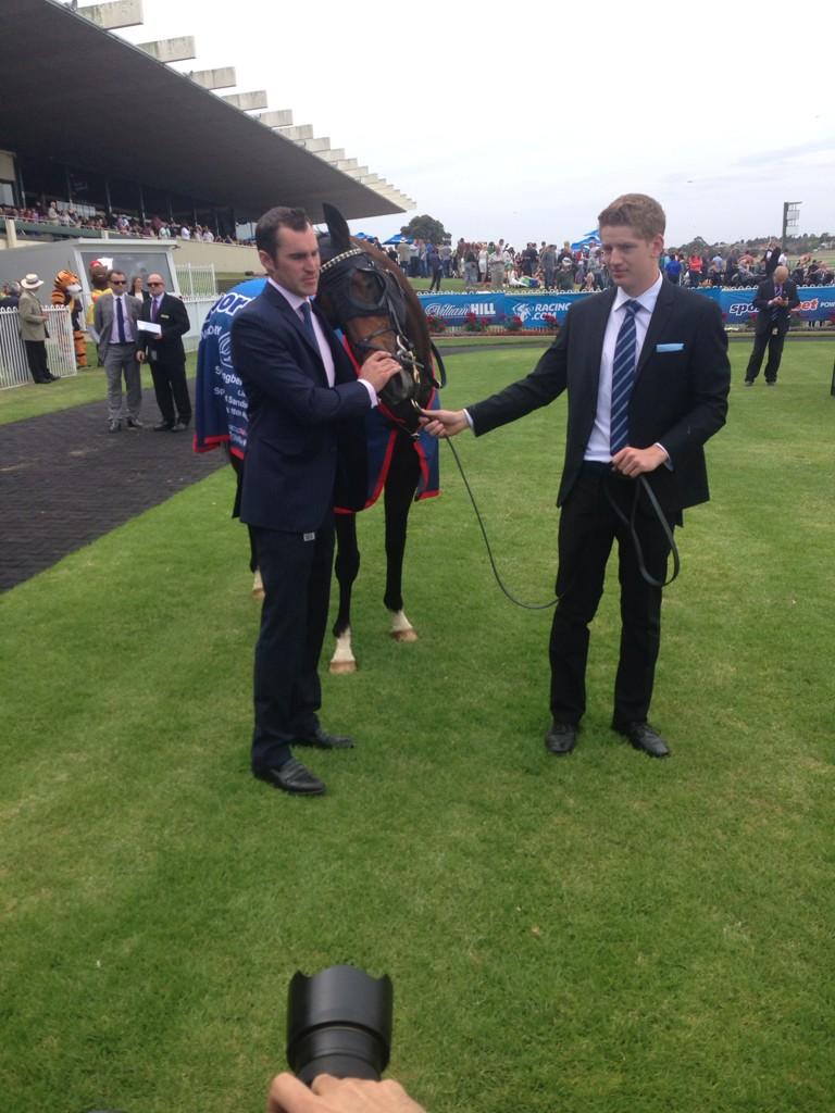 MelbRacingClub's tweet photo. A cuddle from Renew for trainer @archi3alexander #SandownCup winner http://t.co/E3EMABqsyu