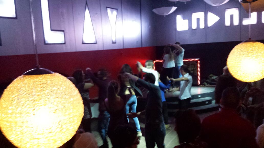 sala_supreme's tweet photo. Bueno como podéis ver nos lo hemos pasado muy bien en nuestra fiesta latina y pronto repetiremos ,gracias a todos http://t.co/BaZeW6Aqn0