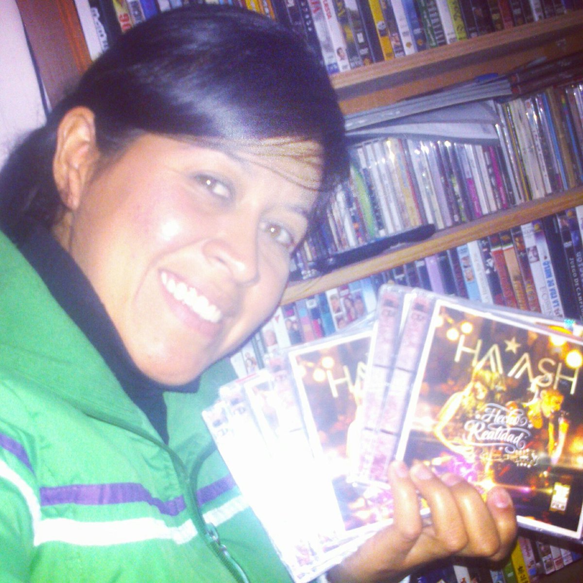 aniuxcarreon's tweet photo. Selfie con mis CDs #HaAsh #PrimeraFilaHechoRealidad #Colecciónes #LasAmo :) @haashoficial http://t.co/jy06T6wcp1