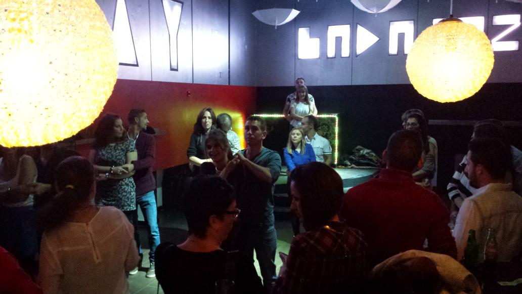 sala_supreme's tweet photo. Más fotos d hoy en nuestra fiesta latina http://t.co/Tp6mZUtE6N