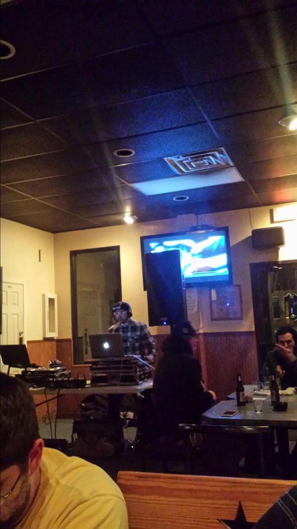 Tobys_Bar's tweet image. Get ready for a good night! @bobby_leiker goes on at 11:00! @MSUdrinkingclub is here already!