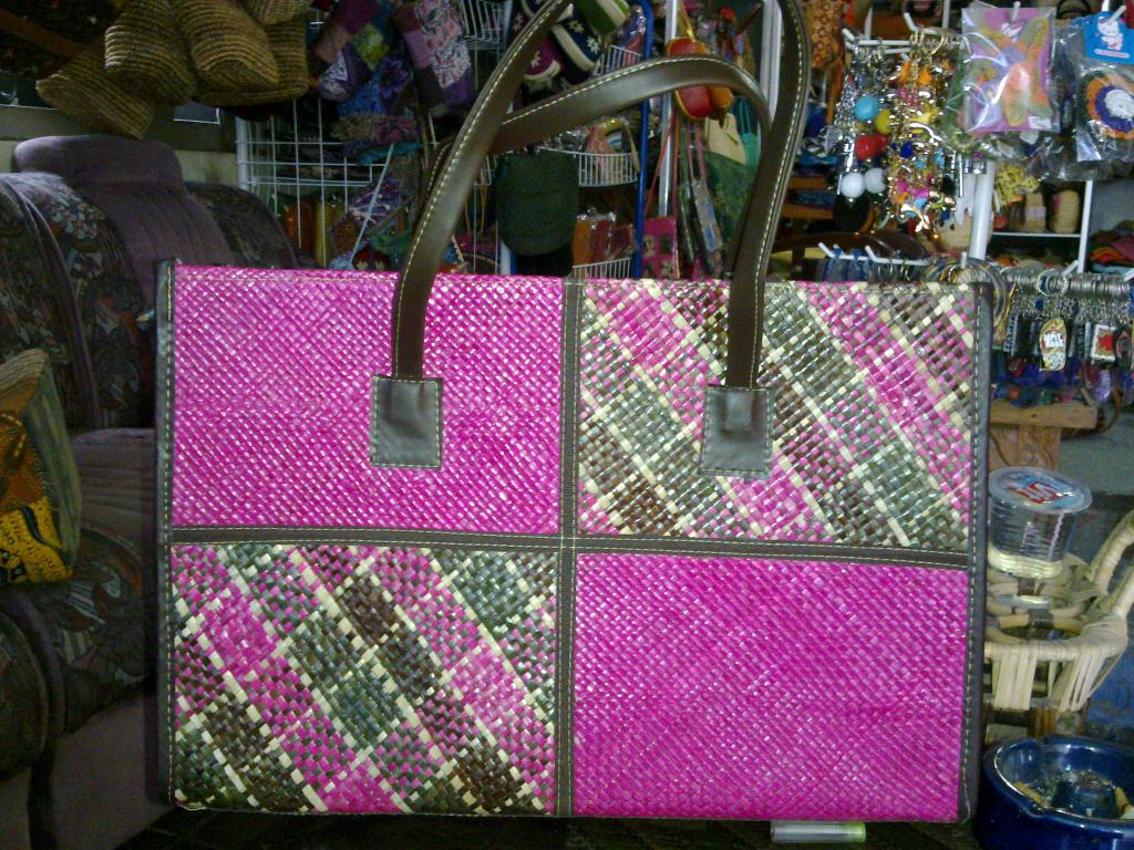 yudhamawan's tweet photo. @iklanpromoUKM_ tas rajut. pandan. enceng handmade promo reseller. yogyakarta. bb 262556A1 http://t.co/NK0J4bk82X