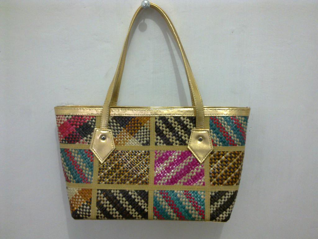 yudhamawan's tweet photo. @iklanpromoUKM_ new produk tas pandan handmade promo reseller. yogyakarta. bb 262556A1 http://t.co/CwhZ8BXek1