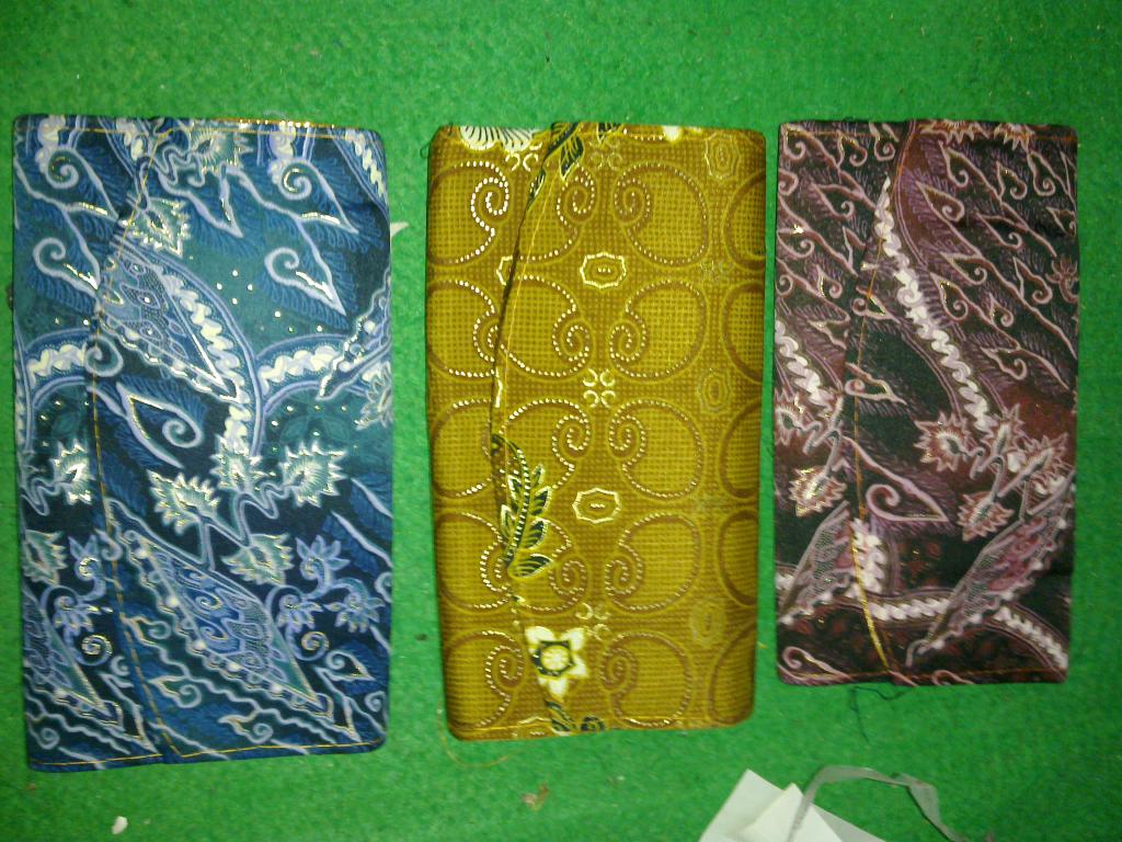 yudhamawan's tweet photo. @gudangUKM @iklanpromoUKM_  handmade. new dompet batik. bisa buat souvenir. yogyakarta. bb 262556A1 http://t.co/CW1ifHrfKz