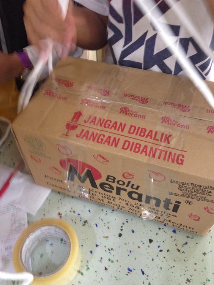 redhohermawan's tweet photo. Oleh2 keluarga palemb (at @Bolu_Meranti in Medan, Sumatera Utara) https://t.co/5CijQbD2sj http://t.co/6uUMMQJmeu