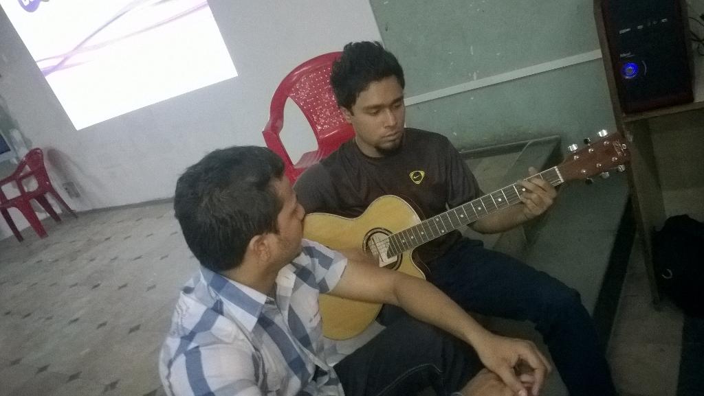 AnitSingh92's tweet photo. Volunteer before performance. Ready to make a difference here. @isupportfoun in full flow!!! http://t.co/DsXaIREC6g