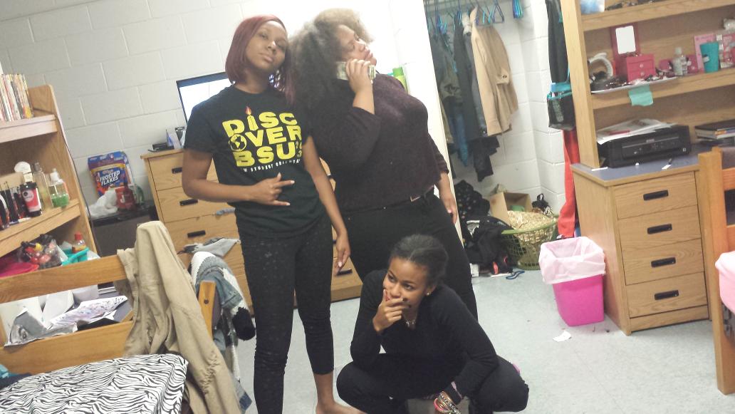 _itscaro's tweet photo. If you aine talking money we don't wanna talk #gloup #gogetyousomemoney #weboredforreal #noactright #404girls http://t.co/jW0wRI7dBq