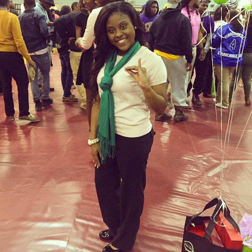 ambitiousCONNIE's tweet photo. #HX #LN38 #AKA 💗💚🐸 http://t.co/jHXCxqHBXH