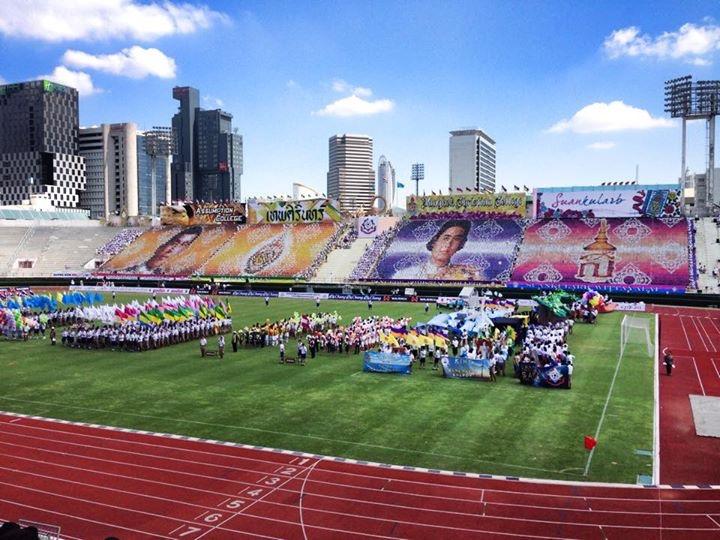 manopsi's tweet photo. การแปรอักษรของสุภาพบุรุษสวนกุหลาบ เทิดพระเกียรติสมเด็จพระเทพครบ 5 รอบ 😍😘👍 #OSK #Jaturamitr http://t.co/1G5lk39uWH