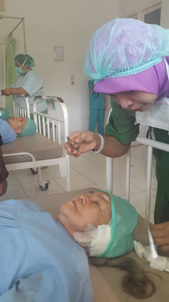 AMFUnila2014's tweet photo. Ini persiapan sebelum melakukan operasi :) http://t.co/crLWfFvTpB