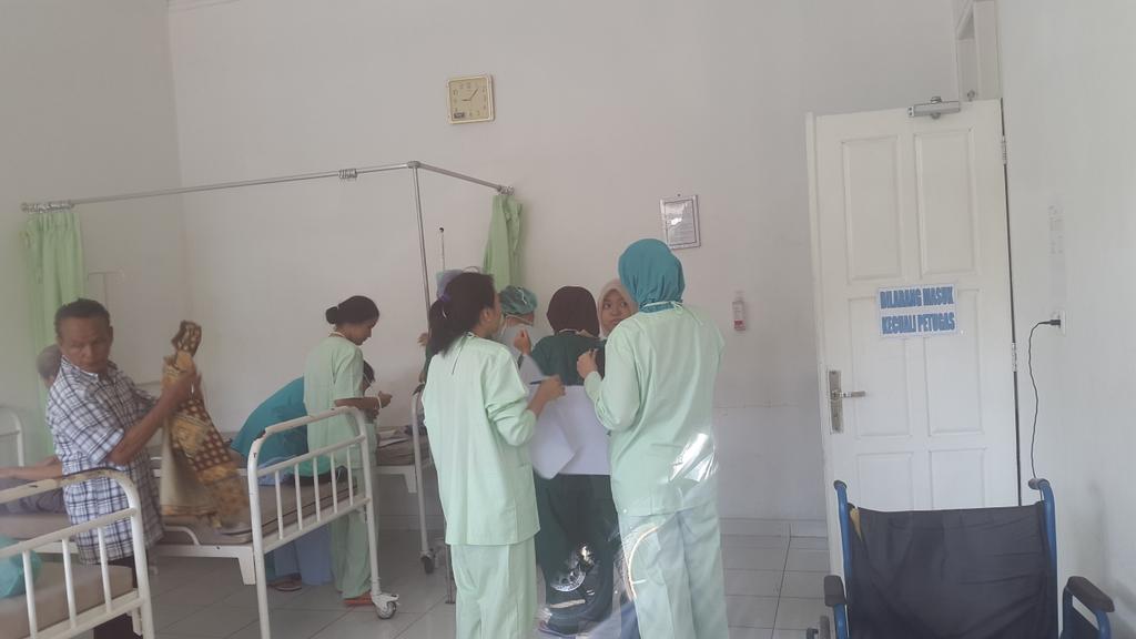 AMFUnila2014's tweet photo. Ini persiapan sebelum melakukan operasi :) http://t.co/crLWfFvTpB