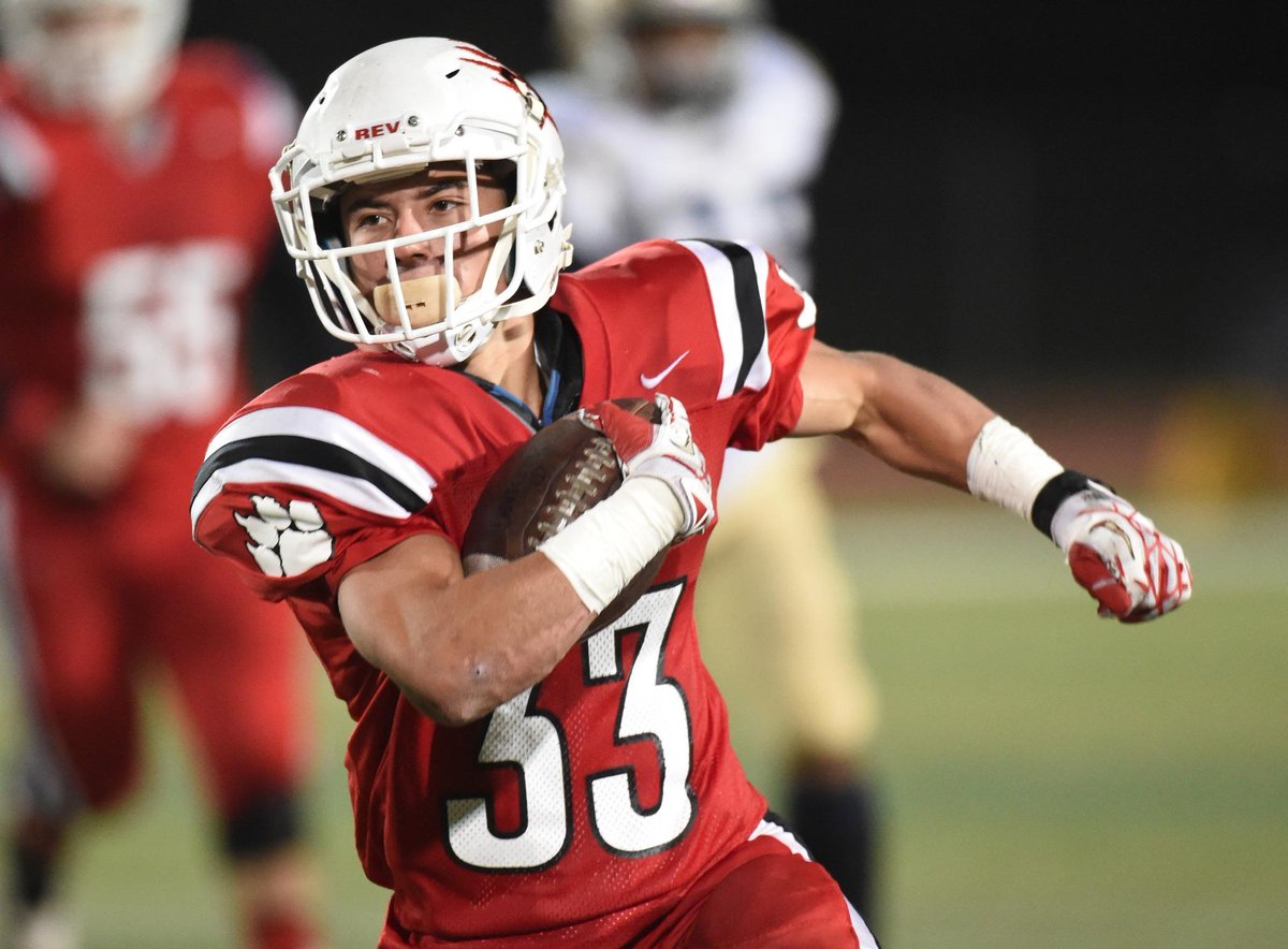 jvalenzuelapix's tweet photo. RedlandsEastValley wins big over #JWNorth 61-17 #REV #InlandDivision #Redlands http://t.co/0G4UBxyfWE