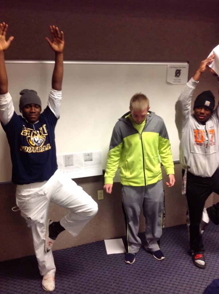 ETBU_AcaSuccess's tweet photo. At KP's working on ways to relieve stress...yoga, coloring, painting....relax! http://t.co/aviC55jLed