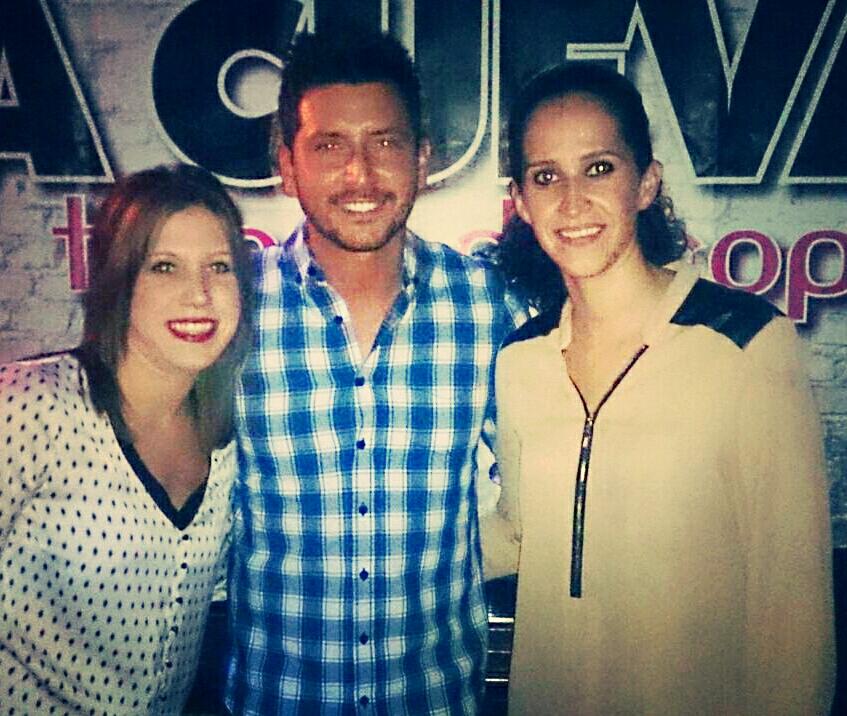 VirgiSanchez17's tweet photo. Una de esta noche con  @MuIsmael73 y por supuesto con el guapisimoo, simpatiquisimo y agradable  de  @Manu_LB_ http://t.co/lynak8dMCJ