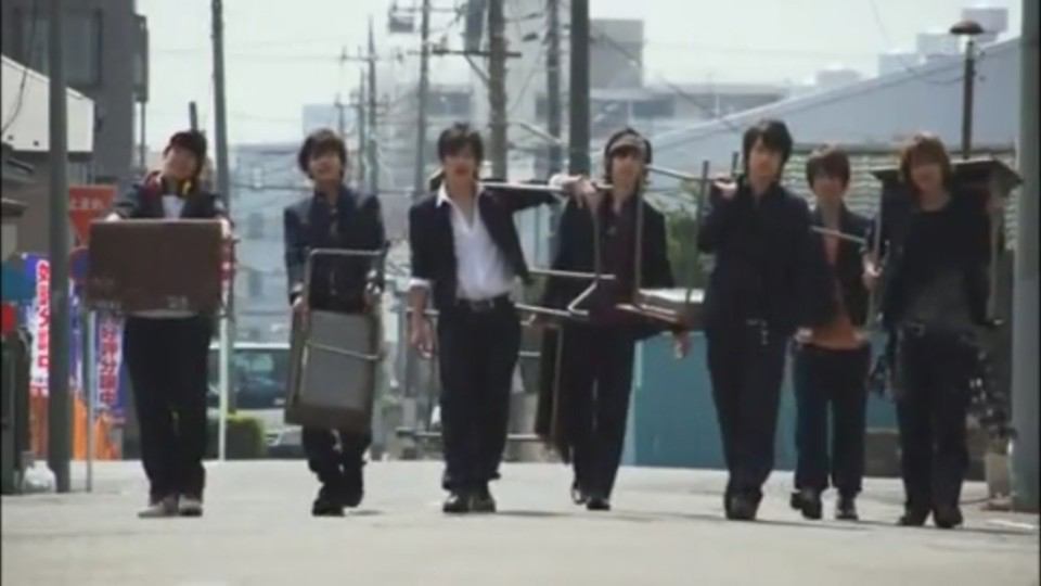 bot_bakarea's tweet photo. 机が見つかって学校に向かってる7人 http://t.co/zul6UTRw6Y