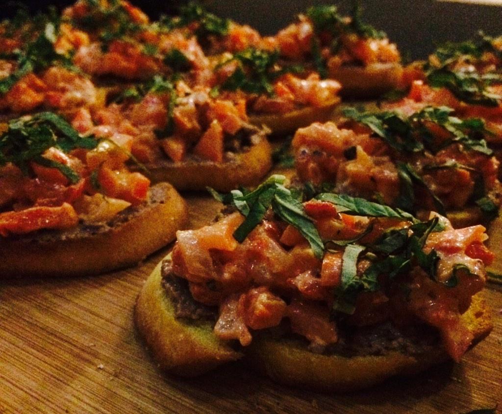 Alligga_Health's tweet photo. This bruschetta tastes and looks amazing!! #alliggaflavours #bestchefever #healtheats #heathytreats #cornacopia http://t.co/i2NDiozUOM