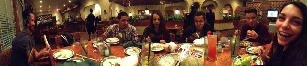 liddoyayme's tweet photo. Olive Garden date w/ @MadelineMonet @NicoooCelesttte @Simply_V_Gifted @ajdueces23 @cunt_smasher26 #geoh 💖 http://t.co/pfBvJGUv7d