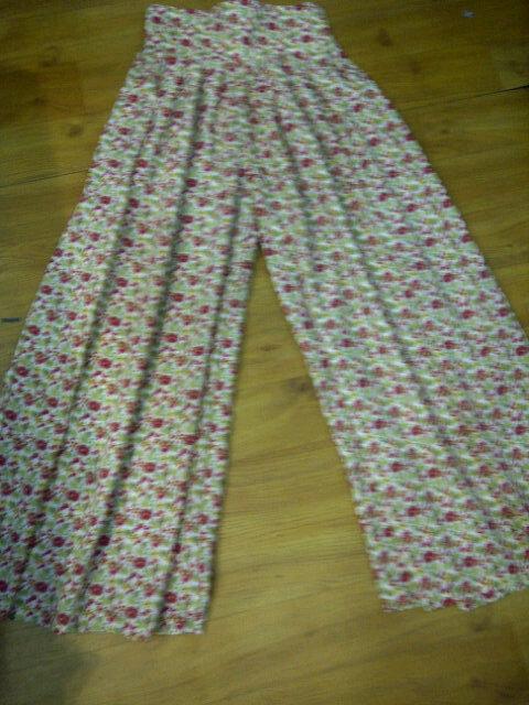 amh_online's tweet photo. Kulot motif bunga,, ayo ayo cpa yg mau,,, http://t.co/SFe6Coosgp
