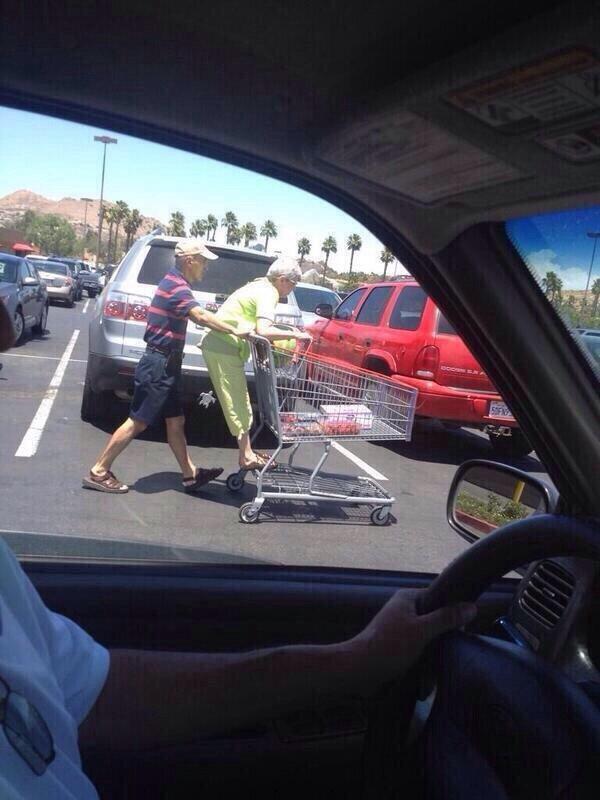 RealLifeGoals__'s tweet image. Relationship goals😭😩💖👴👵