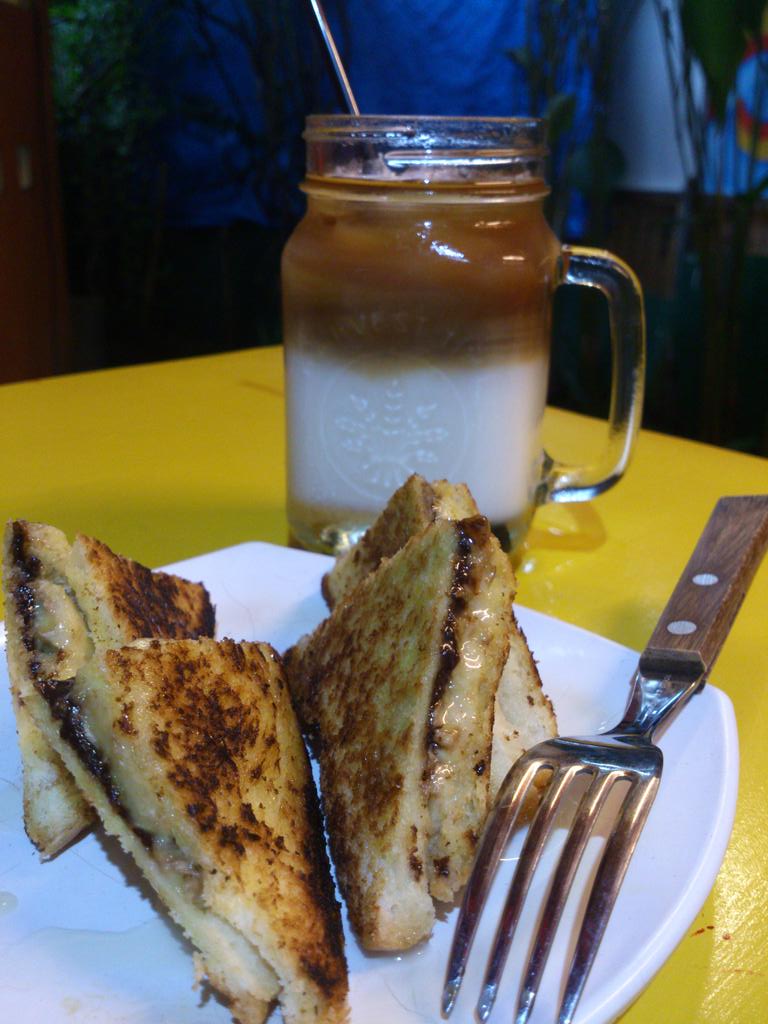 pecelmbakyu's tweet photo. "wooww @Uncle_Milk: recomended nih @pecelmbakyu @kulinerBGR "@KPKopi: PARAH(PAket muRAH)
CAROBA http://t.co/3ozzd1PW1A"