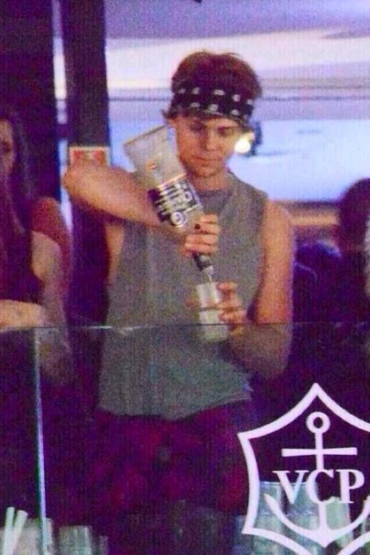 uanreckIess's tweet photo. when derpcon is in a few hours but ur not going
#derpcon5sos #DerpconLosersFollowParty http://t.co/FZPkfMAnOV