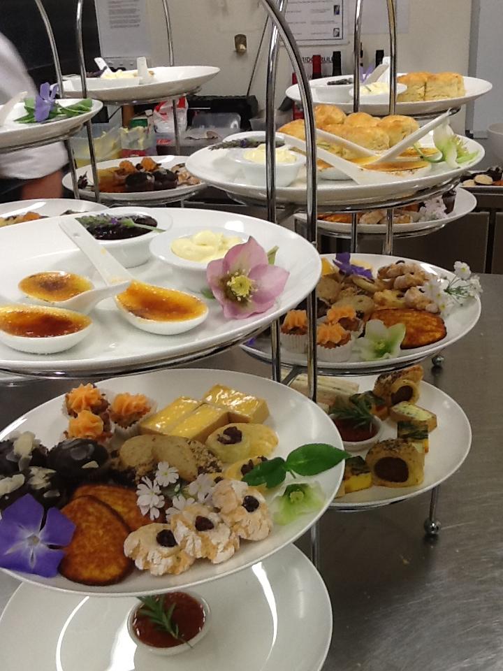High Tea Sunday with FREE 2 for 1 Movie Tickets 6267 1161 <a href="/villahowden/">@villahowden</a>  #restaurantaustralia   bit.ly/1uvWfT4