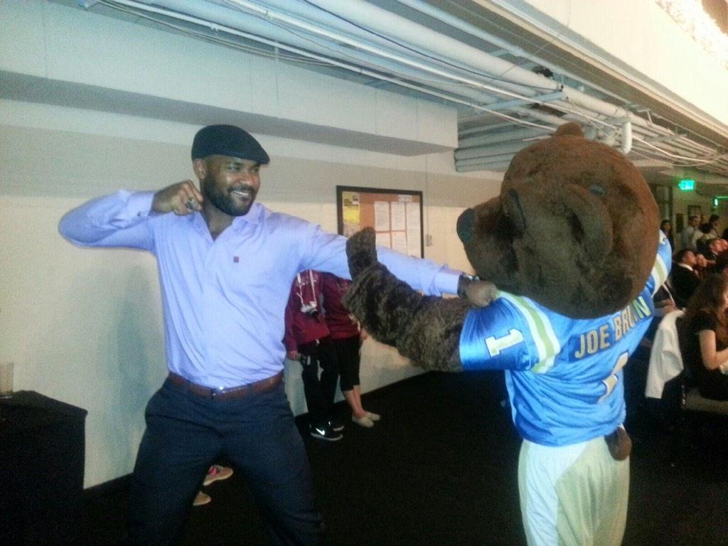 gwgallonegro's tweet photo. Attended "The Rivals in the Ring" amateur #boxing event tonight. #FightOn✌️ #USC #UCLA #uscboxing #uclaboxing http://t.co/hEiqpw3J2E