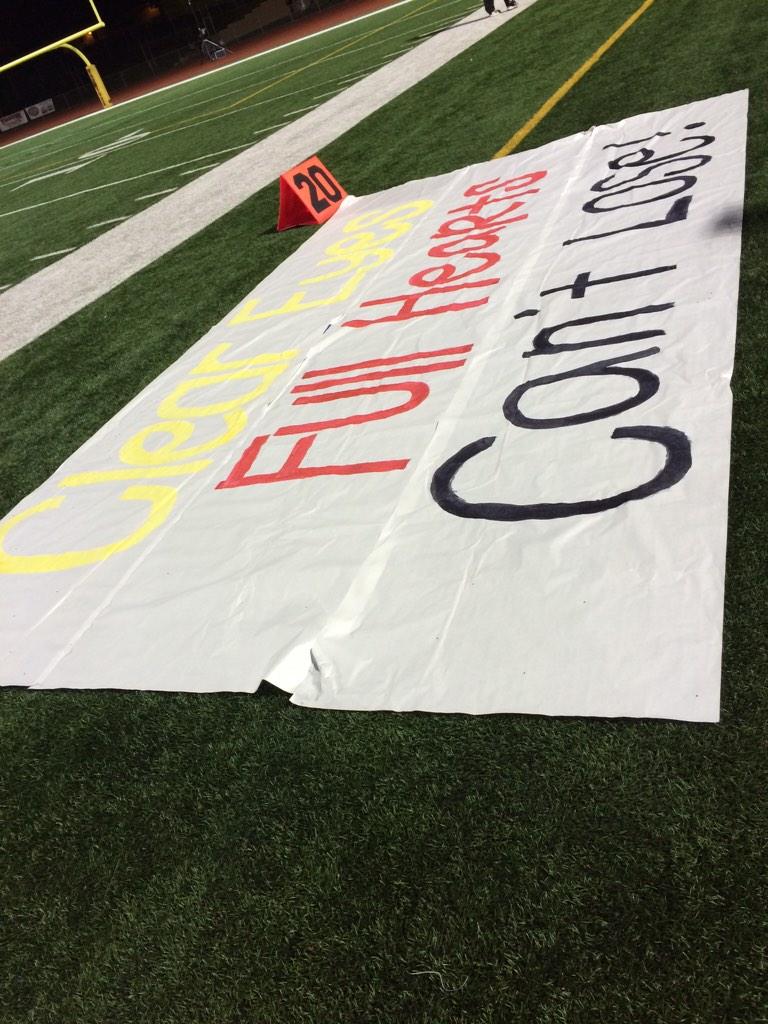 squiddels_'s tweet photo. I love football🏈❤️💛 http://t.co/ZsQJjaBLUr