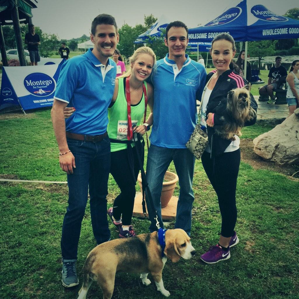 HayleyOwenSA's tweet photo. "@Tamerin_Jardine: With @HayleyOwenSA &amp; the @Montegopets guys just before the start of the #rwdogrun @runnersworldza http://t.co/J9Xf10hqfc"